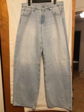 A.G wide leg ADRIA jeans made with Italian fabric low rise SZ 28